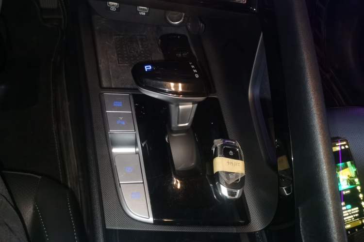 Used Hyundai Elantra 2022 1.5L CVT LUX Prestige Edition Gear Lever