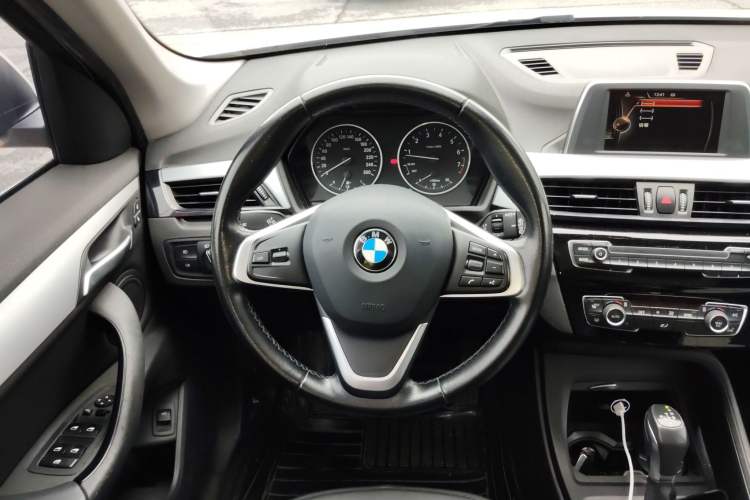 Used BMW X1 2018 sDrive20Li Leading Model Steering Wheel