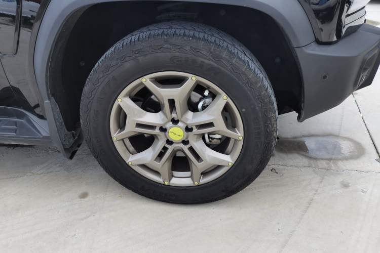 Used JETOUR Traveler 2023 2.0T All-Wheel Drive Conquer PRO Right Front Wheel Hub