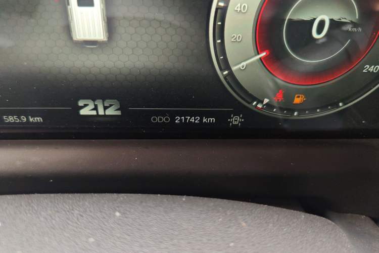 Used 212 T01 2024 2.0T Explorer
