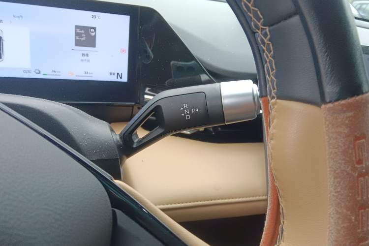 Used Geely Galaxy L6 2023 60km PLUS Gear Lever