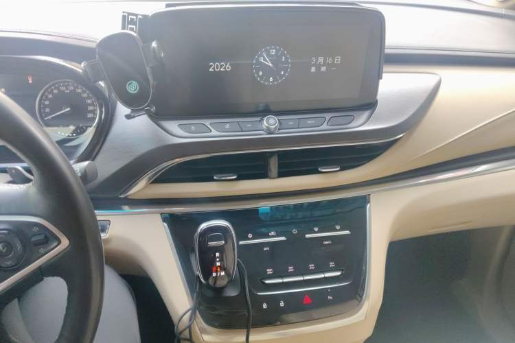 Used Buick GL8 2023 Facelifted Land Cruiser Executive Luxury Version