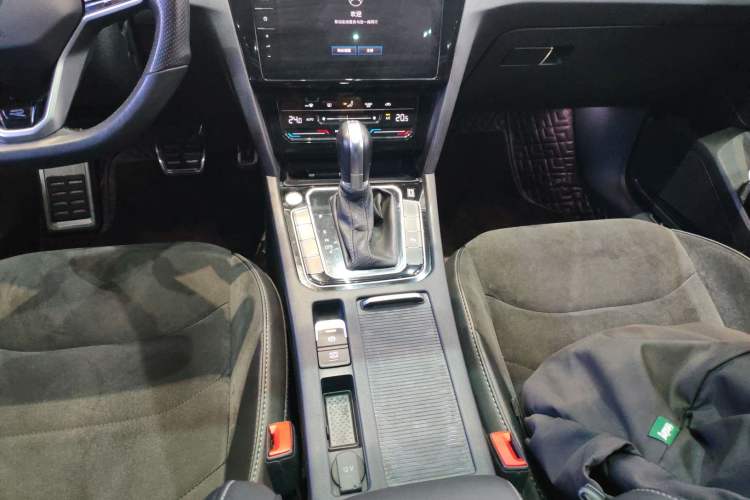 Used Volkswagen FAW-Volkswagen CC 2023 330TSI Ignite Edition Gear Lever