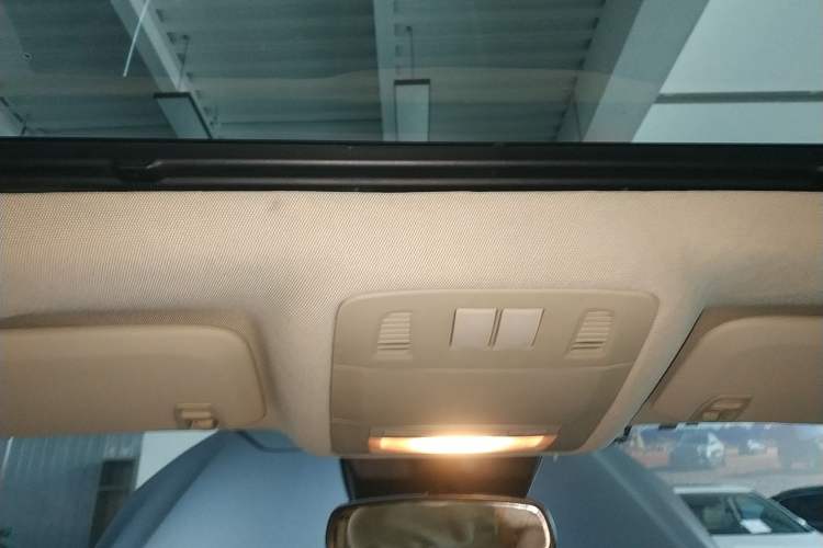 Used Buick Regal 2015 2.0L Elite Fashion Edition Headliner