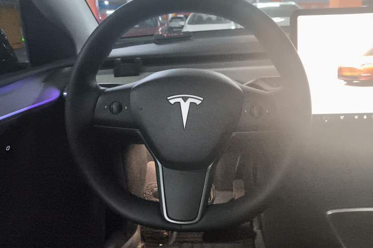 Used Tesla Model Y 2023 Long-Range All-Wheel-Drive Version

