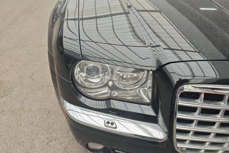 Used Chrysler 300C 2007 2.7L Business Edition Right Front Headlight