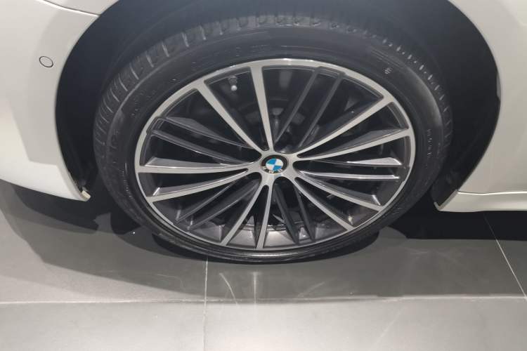 Used BMW 5 Series 2022 Second Facelift 530Li Leading Edition M Sport Package
