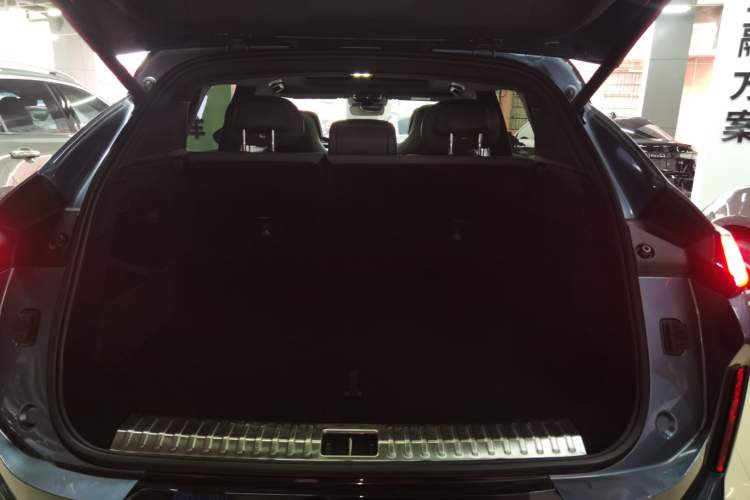 Used Lynk & Co 08 EM-P 2025 220 km All-Wheel-Drive Performance Halo