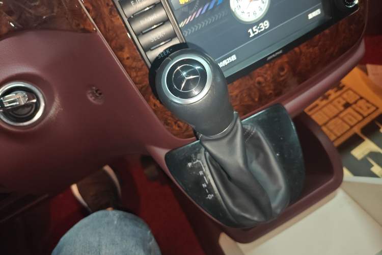 Used Mercedes-Benz Viano 2013 3.5L Dynamic Edition Gear Lever