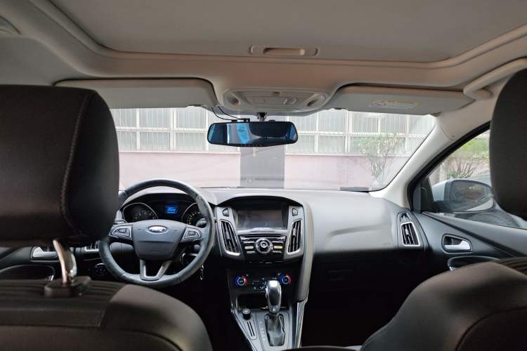 Used Ford Focus 2015 Hatchback 1.6L Automatic Fashion Edition
