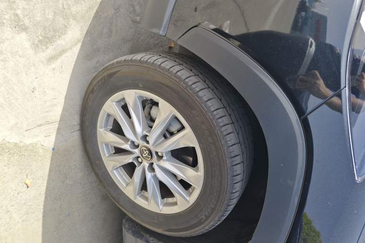 Used Toyota Corolla Cross 2024 2.0L Pioneer Edition Left Front Wheel Hub