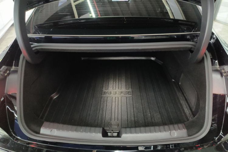 Used Geely Galaxy 8 2025 130km EM-i Prestige Edition Trunk