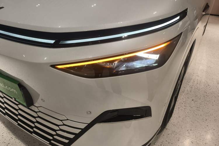 Used XPeng X9 2024 610 Long-Range Pro
