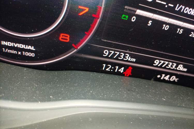 Used Audi Q5L 2018 45 TFSI Prestige Fashion Edition China VI Emission Standard Odometer Close Up