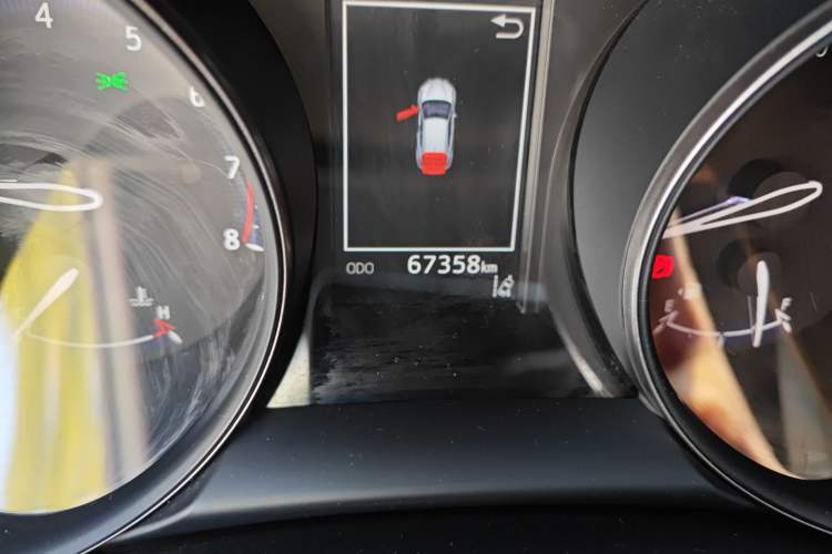 Used Toyota C-HR 2020 2.0L Leading Edition Odometer Close Up