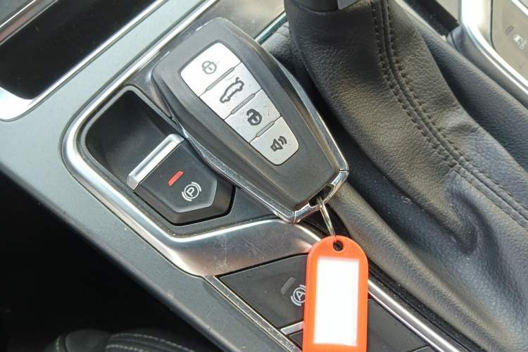 Used Geely Auto Emgrand 2019 Leading Edition 1.5L CVT Luxury Model China VI Standard Vehicle Key