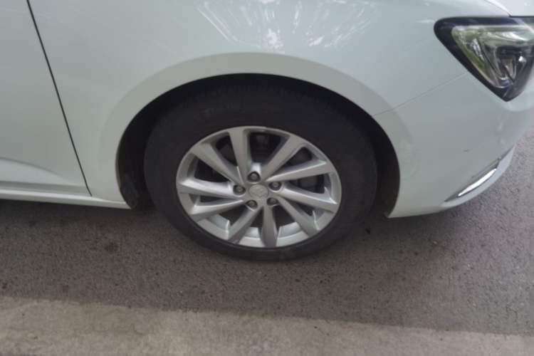 Used Buick Verano 2019 Sedan 15S Automatic Leading Model Right Front Wheel Hub