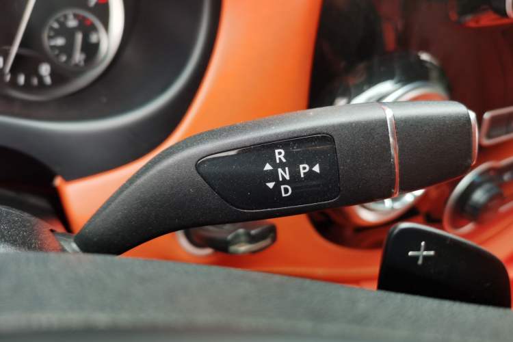 Used Mercedes-Benz Vito 2023 2.0T Elite Version 7 Seats Gear Lever