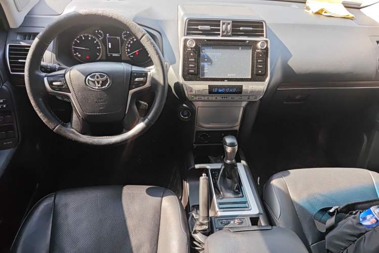 Used Toyota Prado 2018 3.5L Automatic TX-L Center Console