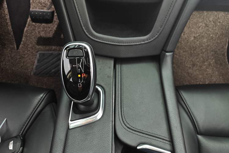 Used Cadillac XT5 2018 25T Luxury Model Gear Lever