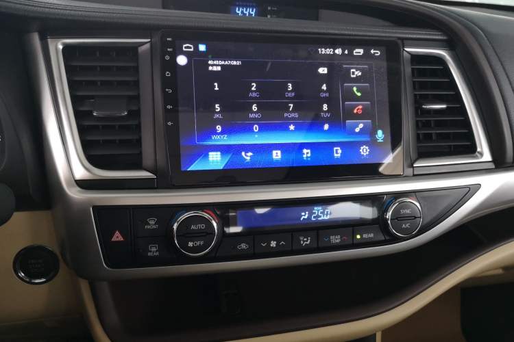 Used Toyota Highlander 2018 2.0T Four-Wheel Drive Luxury Version 7 Seats China VI Standard Audio And AC Panel