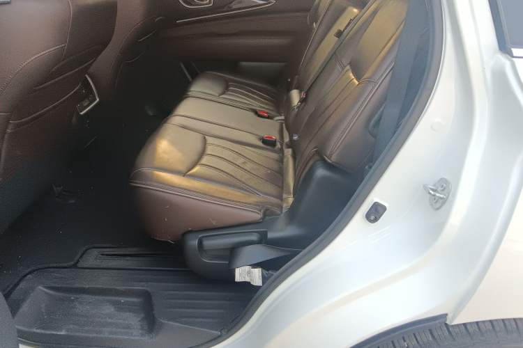 Used Infiniti QX60 2014 2.5 S/C Hybrid Two-Wheel Drive Excellence Edition Left Rear Seat