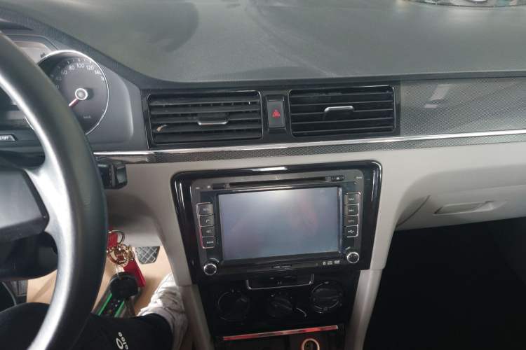 Used Volkswagen Bora 2014 1.6L Manual Fashion Edition
