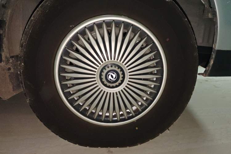 Used Dongfeng Yufeng 2023 V9+ 2.0T Manual Front-Drive Multi-Function Short-Chassis Mid-Height 5/6-Seater
