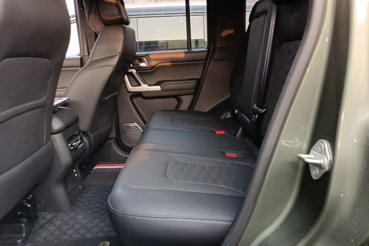 Used 212 T01 2024 2.0T Mechanic
