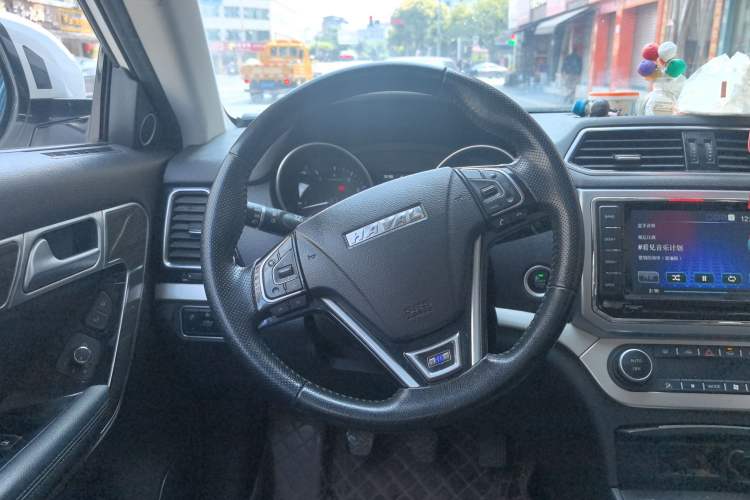 Used Haval H6 Coupe 2015 Blue-Label Facelift 2.0T Manual Two-Wheel Drive Urban Version
