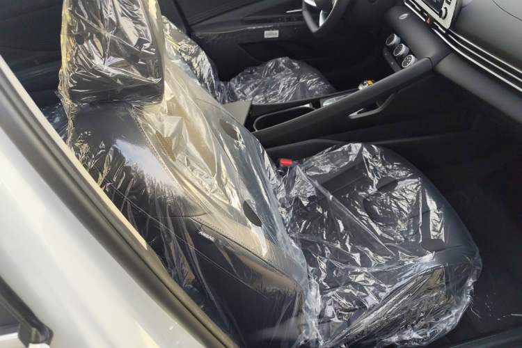 Used Hyundai Elantra 2023 1.5L CVT GLX Elite Edition Right Front Seat