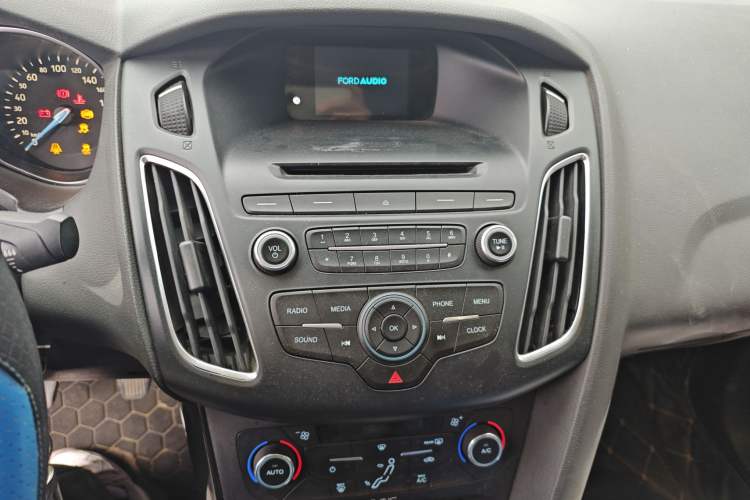 Used Ford Focus 2015 Sedan 1.6L Manual Fashion Edition