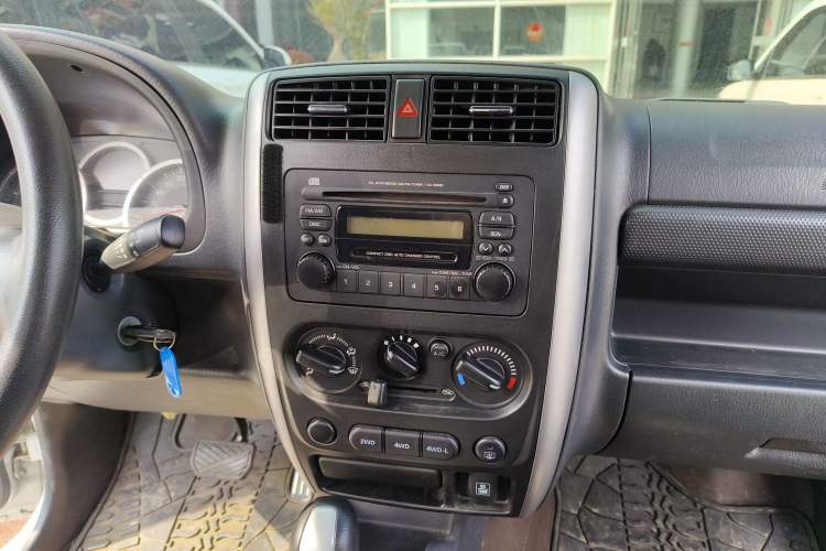 Used Suzuki Jimny 2015 1.3 AT JLX Audio And AC Panel