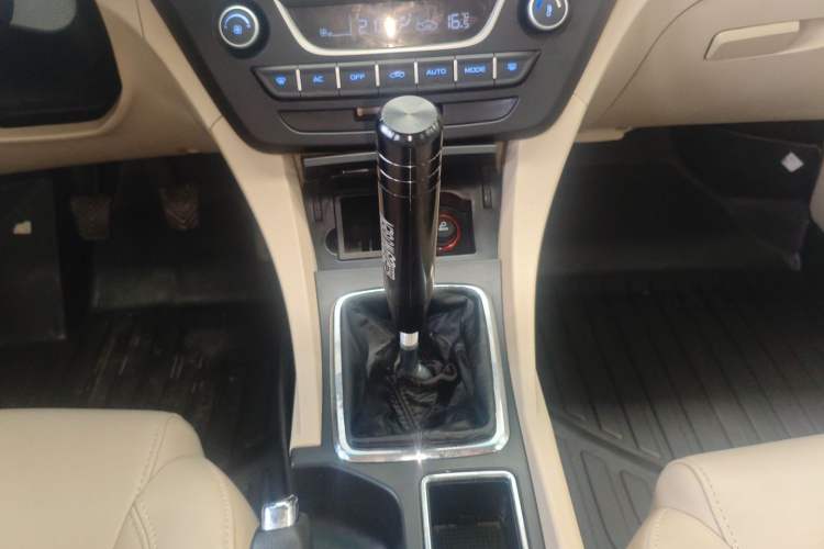 Used Geely Auto Emgrand 2017 Sedan Million Edition 1.5L Manual Luxury Model
