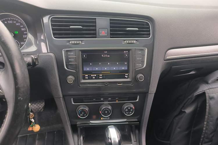 Used Volkswagen Golf 2016 1.6L Automatic Comfort Model Audio And AC Panel