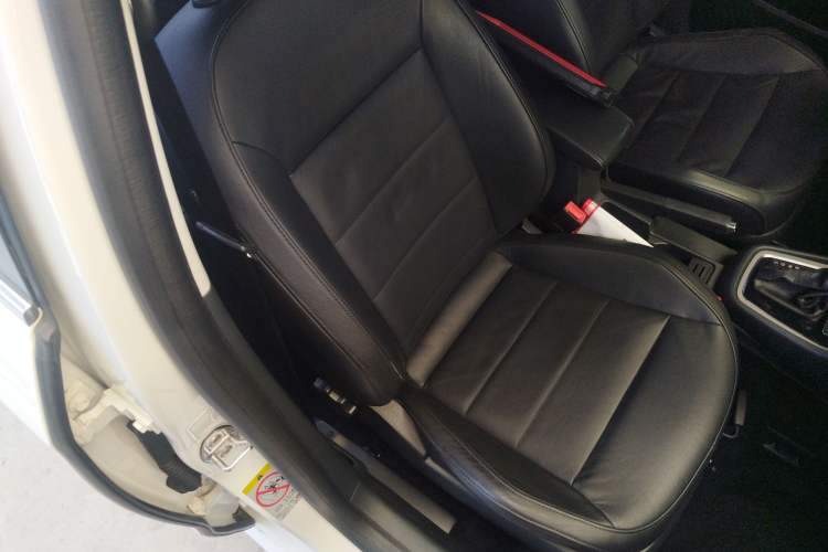 Used Volkswagen Lavida 2013 Restyled Classic 1.6L Automatic Comfort Edition Right Front Seat