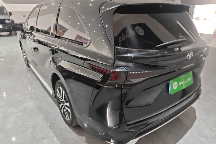 Used Toyota Granvia 2023 2.5L Hybrid Comfort Edition Rear Left 45 Deg