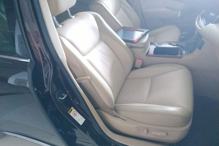 Used Toyota Crown 2012 2.5L Royal Leather Edition Right Front Seat