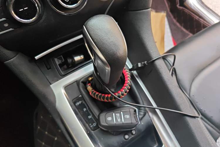 Used DS 6 2014 1.6T Luxury Edition THP160 Gear Lever