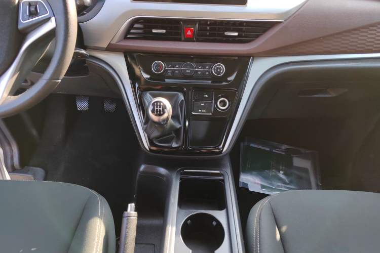 Used JAC Refine M3 2022 PLUS 1.5T 7-Seater Standard Model