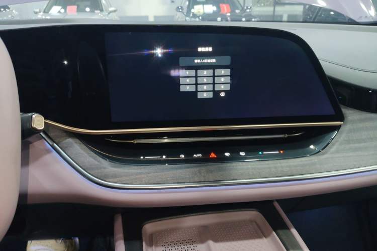 Used Hongqi Tiangong 08 2025 680 Ultra Four-Wheel-Drive Version
