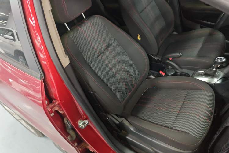 Used Buick Encore 2015 1.4T Automatic Two-Wheel Drive Urban Elite Version Right Front Seat