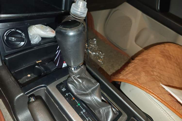 Used Toyota Prado 2010 2.7L Automatic Deluxe Edition Gear Lever