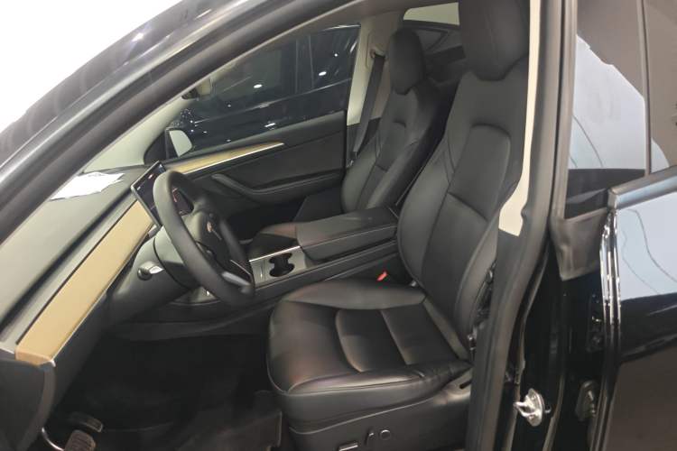 Used Tesla Model Y 2022 Rear-Wheel-Drive Version Left Front Seat