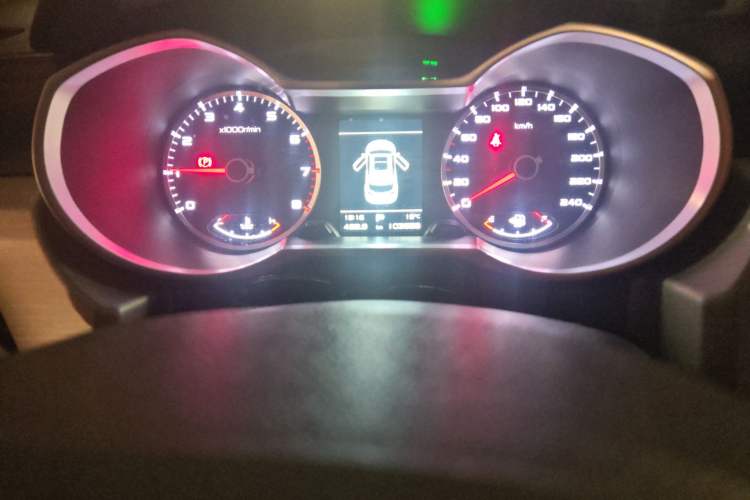 Used Geely Auto Emgrand X7 Sport 2018 1.8TD Automatic Two-Wheel Drive ZhiZun Model with 4G Connectivity