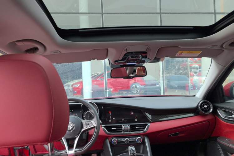 Used Alfa Romeo Giulia 2017 2.0T 200HP Luxury Edition
