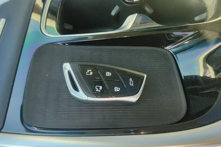 Used SAIC MAXUS G90 2022 2.0T Galaxy Seven-Seater Version
