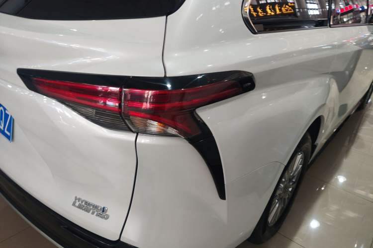 Used Toyota SIENNA 2021 2.5L Hybrid Premium Edition Exterior 3