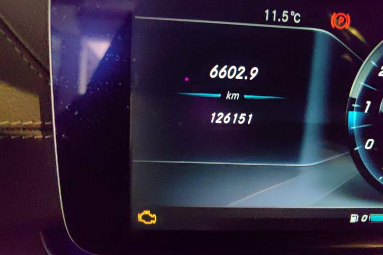 Used Mercedes-Benz E-Class 2016 E 300 L Stylish Model Odometer Close Up