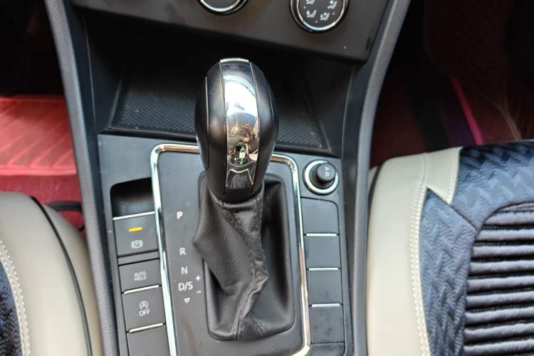 Used Volkswagen Bora 2021 1.5L Automatic Fashionable Smart Connectivity Version Gear Lever